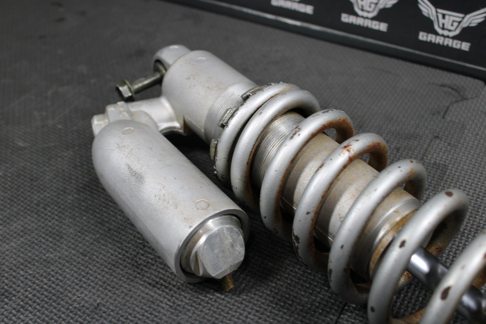 1998 YAMAHA YZ400F OEM REAR BACK SHOCK ABSORBER SUSPENSION - hggarage