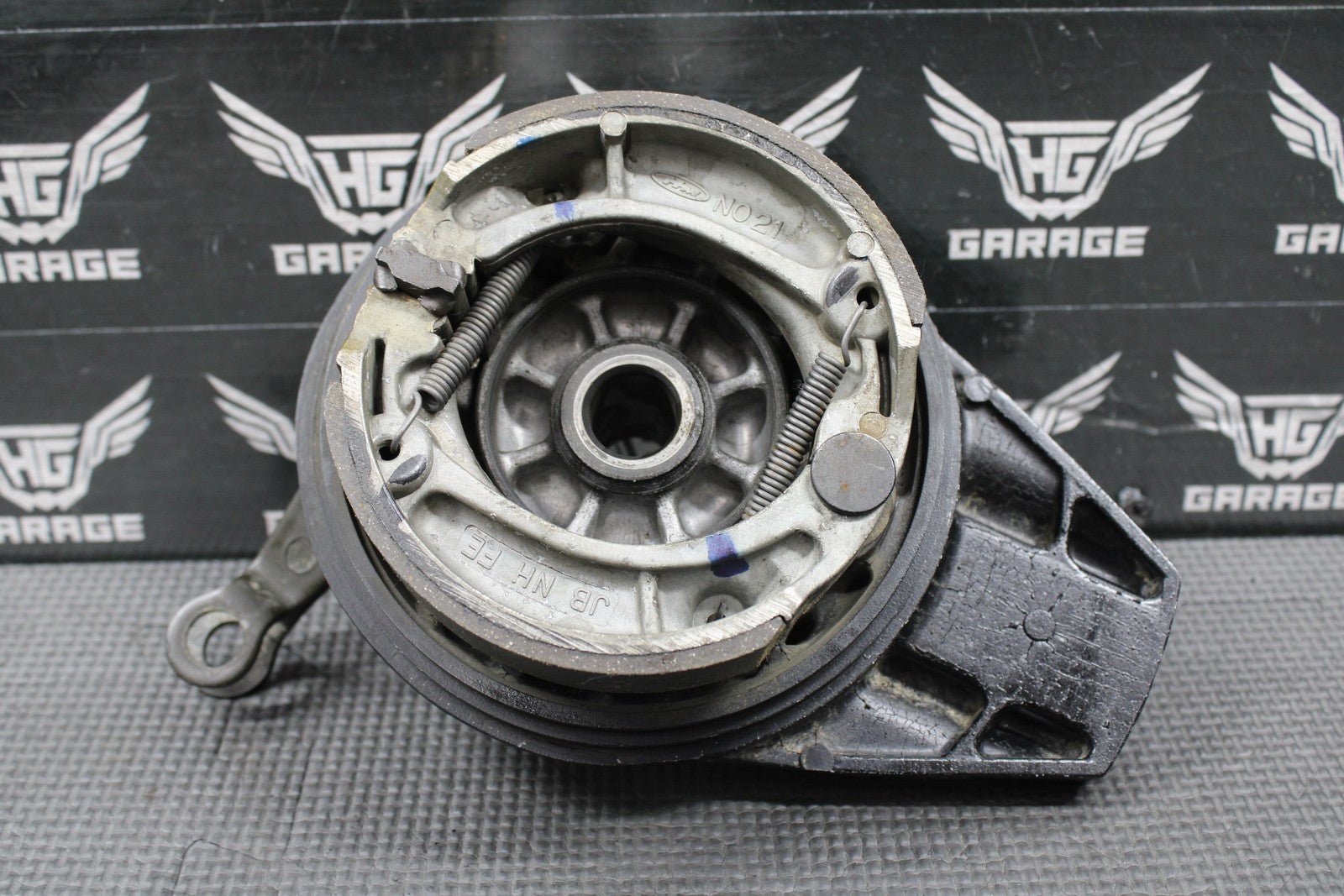 2002 HONDA XR200R 84 - 02 OEM REAR BACK BRAKE DRUM PANEL PADS CAM ASSEMBLY GOOD - hggarage