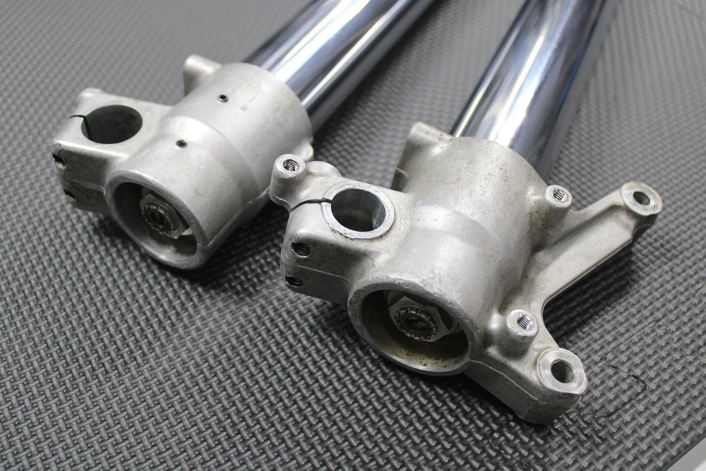 1999 SUZUKI RM250 MODEL X OEM 49MM RIGHT LEFT FRONT SUSPENSION FORKS SHOCKS - hggarage