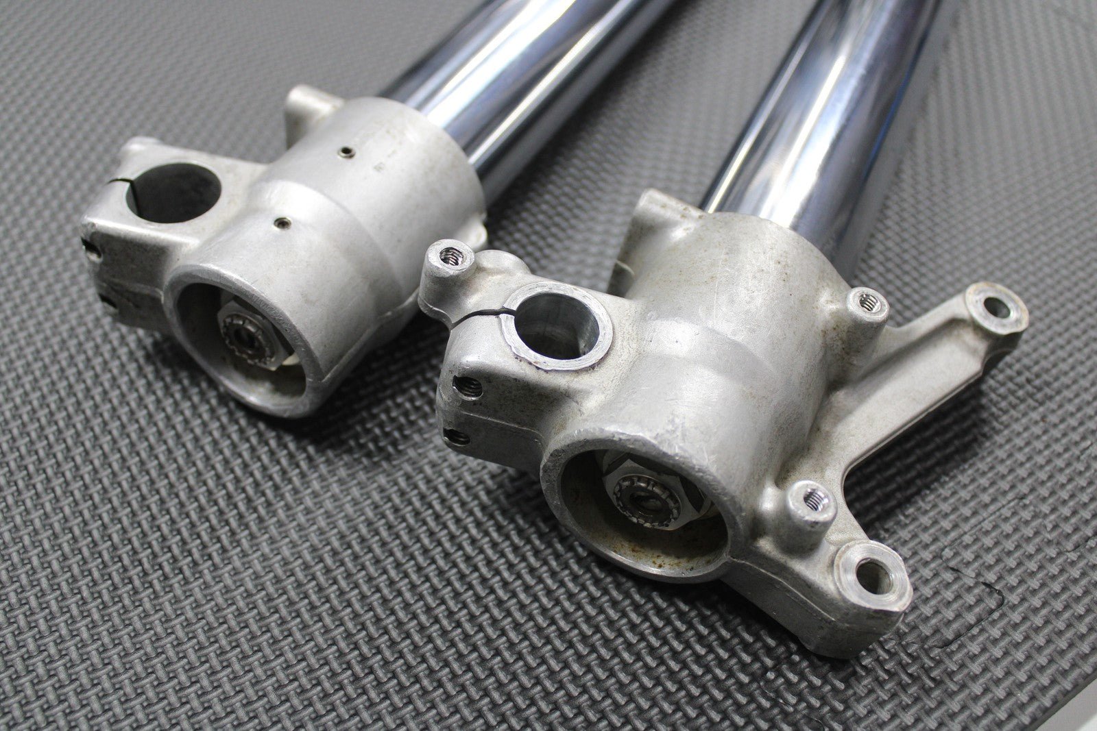 1999 SUZUKI RM250 MODEL X OEM 49MM RIGHT LEFT FRONT SUSPENSION FORKS SHOCKS - hggarage