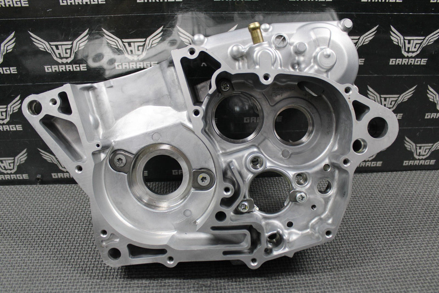 2020 SUZUKI RMZ250 OEM LEFT RIGHT ENGINE CRANKCASE CRANK CASES 11301 - 49850 MINT! - hggarage
