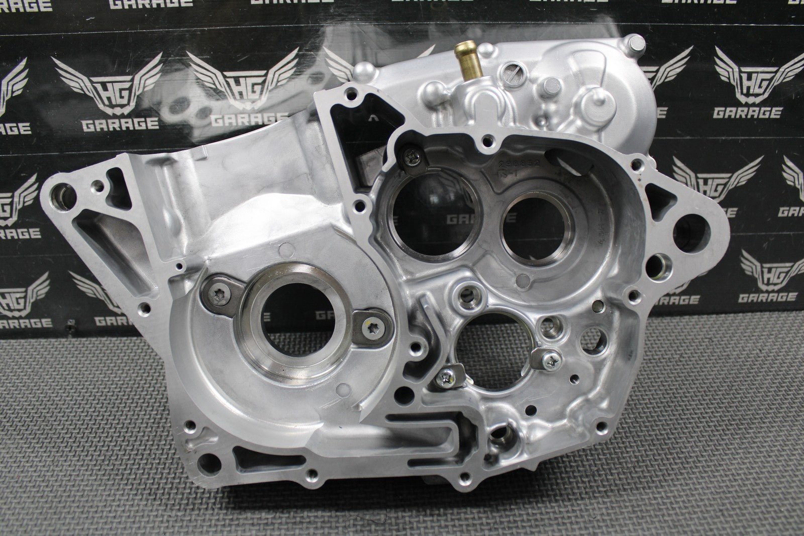 2020 SUZUKI RMZ250 OEM LEFT RIGHT ENGINE CRANKCASE CRANK CASES 11301 - 49850 MINT! - hggarage
