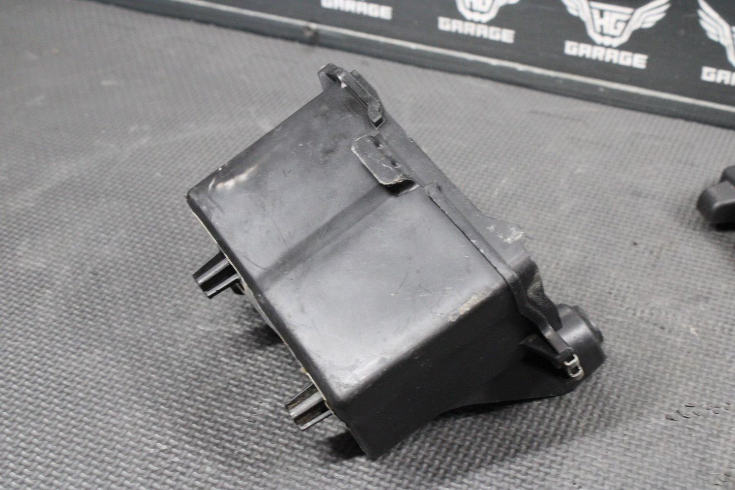 2023 HONDA CRF250R OEM PLASTIC BATTERY TRAY BOX 50325 - K95 - AA0 - hggarage