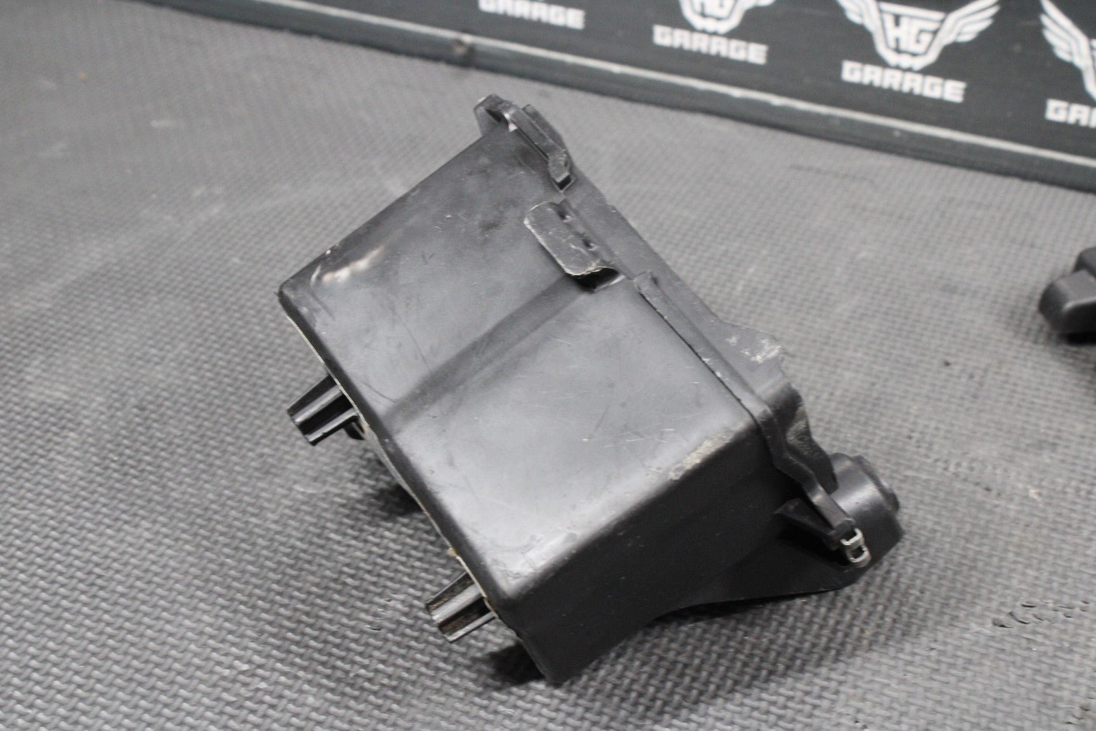 2023 HONDA CRF250R OEM PLASTIC BATTERY TRAY BOX 50325 - K95 - AA0 - hggarage