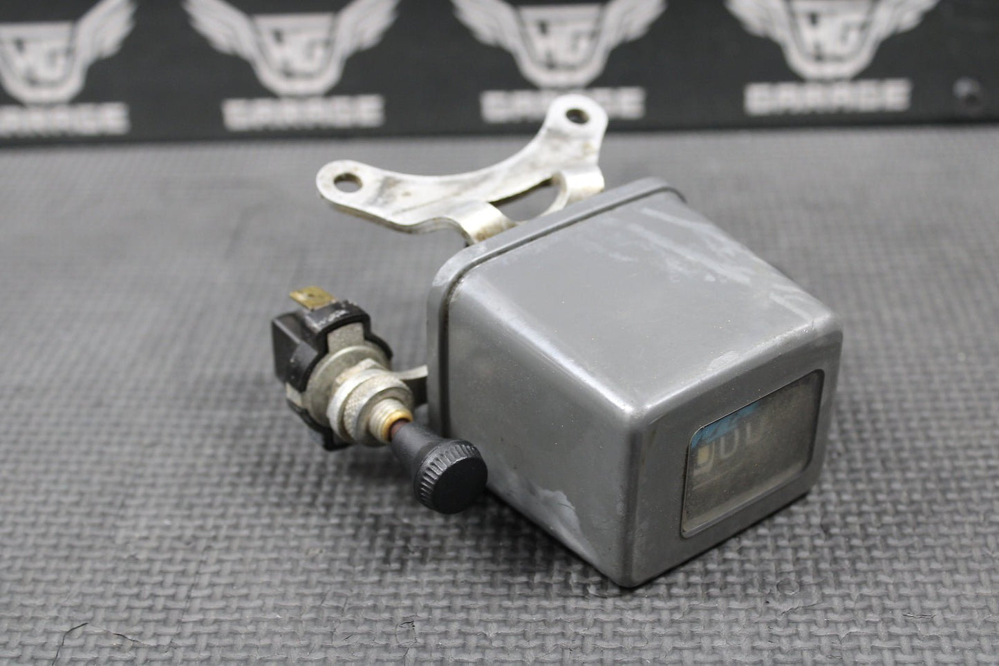 1995 KTM 250 EXC OEM ODOMETER MILE COUNTER & BRACKET 54611120200 58011180000 - hggarage