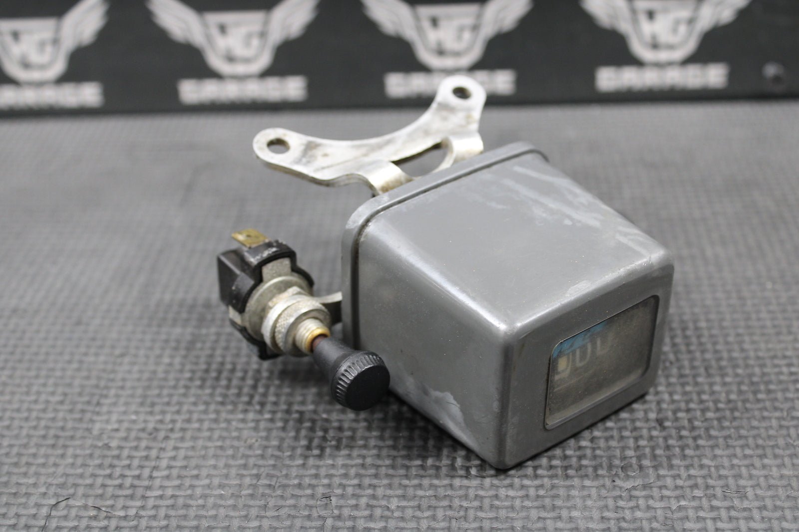 1995 KTM 250 EXC OEM ODOMETER MILE COUNTER & BRACKET 54611120200 58011180000 - hggarage