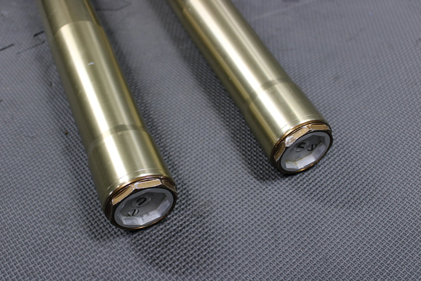 2008 Yamaha YZ450F OEM KYB Right Left Front Suspension Forks Shocks 2S2 - 23102 - A0 - hggarage