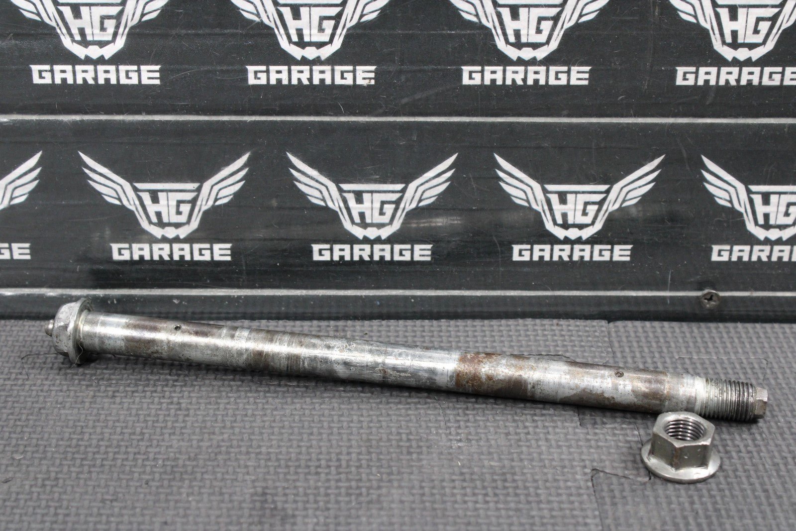 1986 KAWASAKI KDX200 OEM REAR SWINGARM BOLT SUSPENSION PIVOT AXLE 33032 - 1118 - hggarage