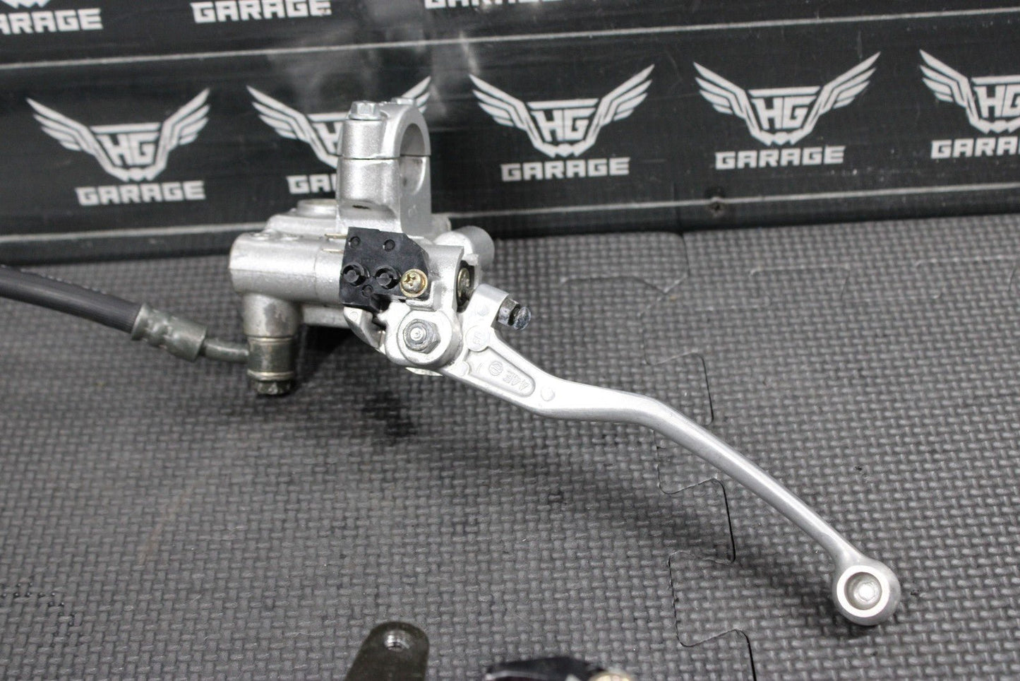 2005 SUZUKI DR200SE OEM FRONT BRAKE CALIPER MASTER CYLINDER HOSE BRAKE LEVER KIT - hggarage