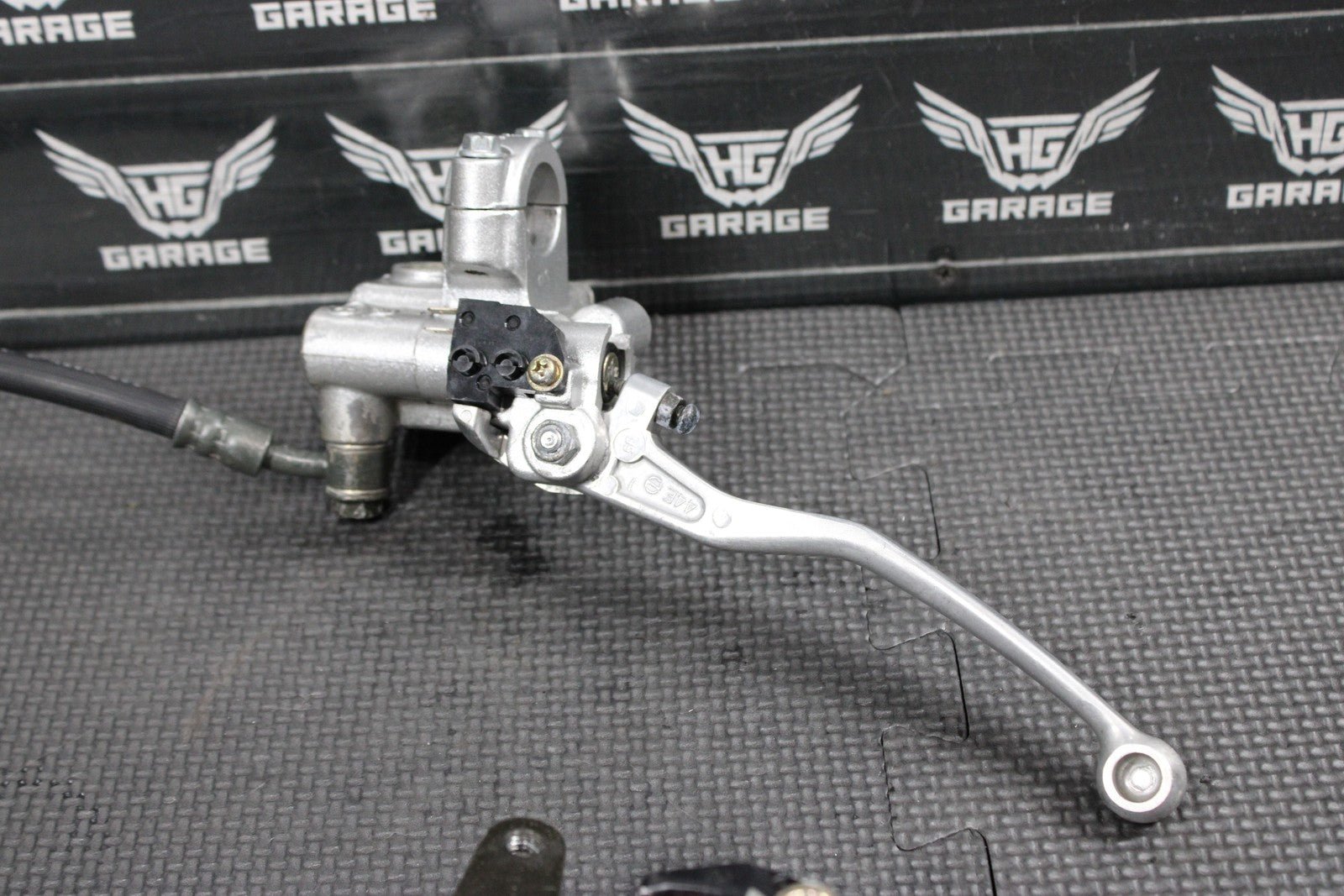 2005 SUZUKI DR200SE OEM FRONT BRAKE CALIPER MASTER CYLINDER HOSE BRAKE LEVER KIT - hggarage