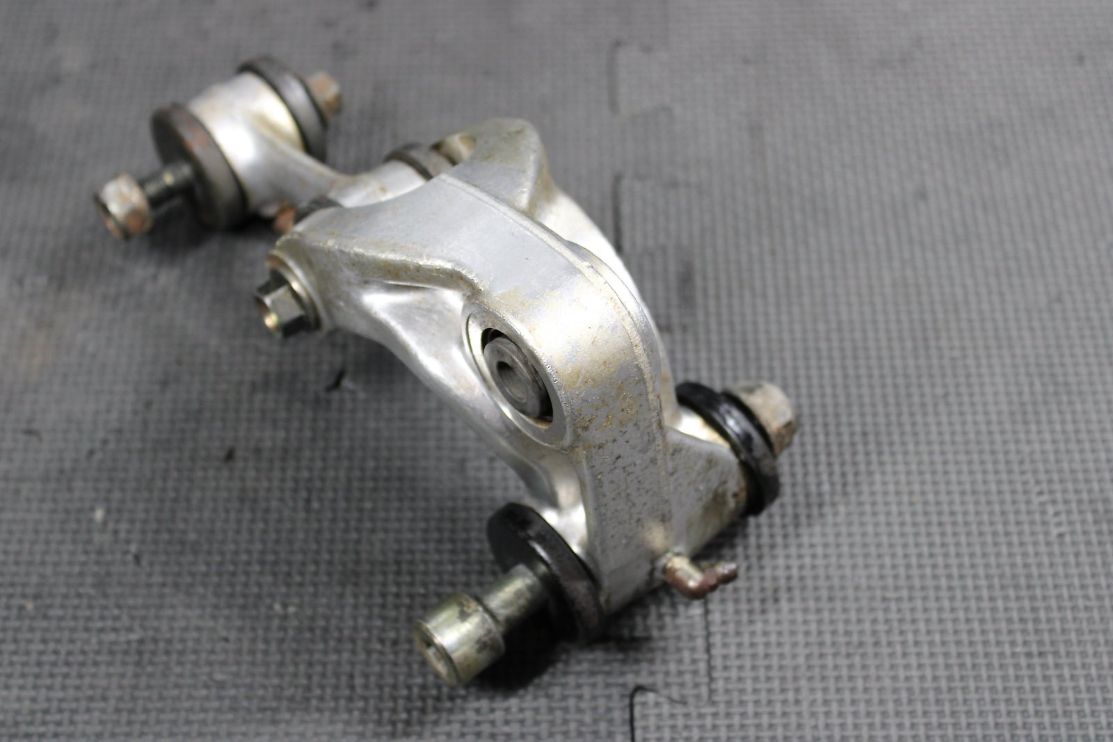 1986 HONDA 86 - 95 XR250R OEM REAR SHOCK LINKAGE LINKS 52460 - KN5 - 000 - hggarage