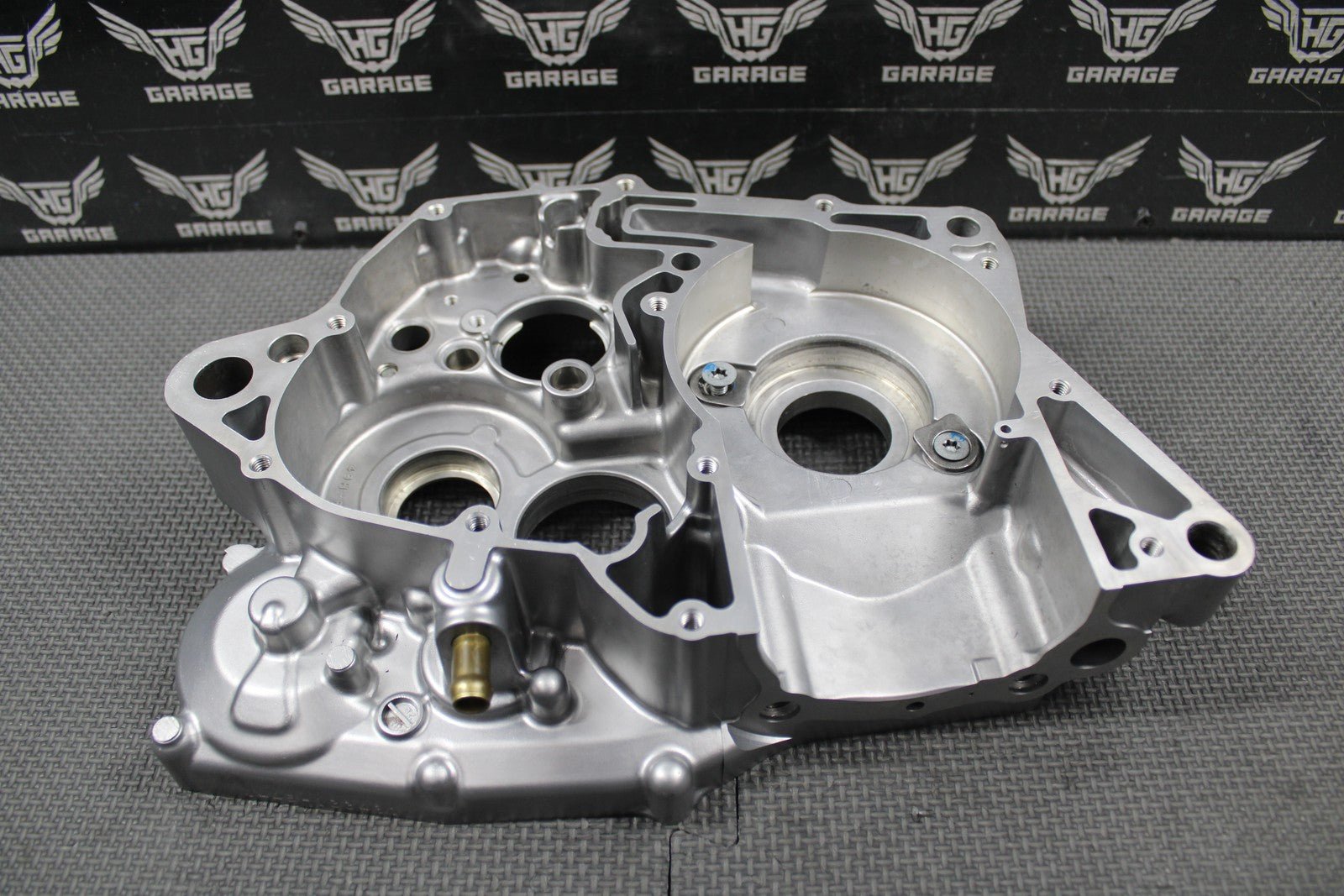 2019 SUZUKI 19 - 25 RMZ250 OEM LEFT RIGHT ENGINE CRANKCASE CRANK CASES BLOCK MINT! - hggarage