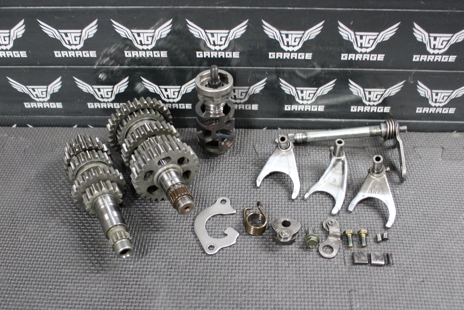 2002 YAMAHA YZ250F OEM ENGINE TRANSMISSION TRANNY ASSEMBLY GEARS - hggarage