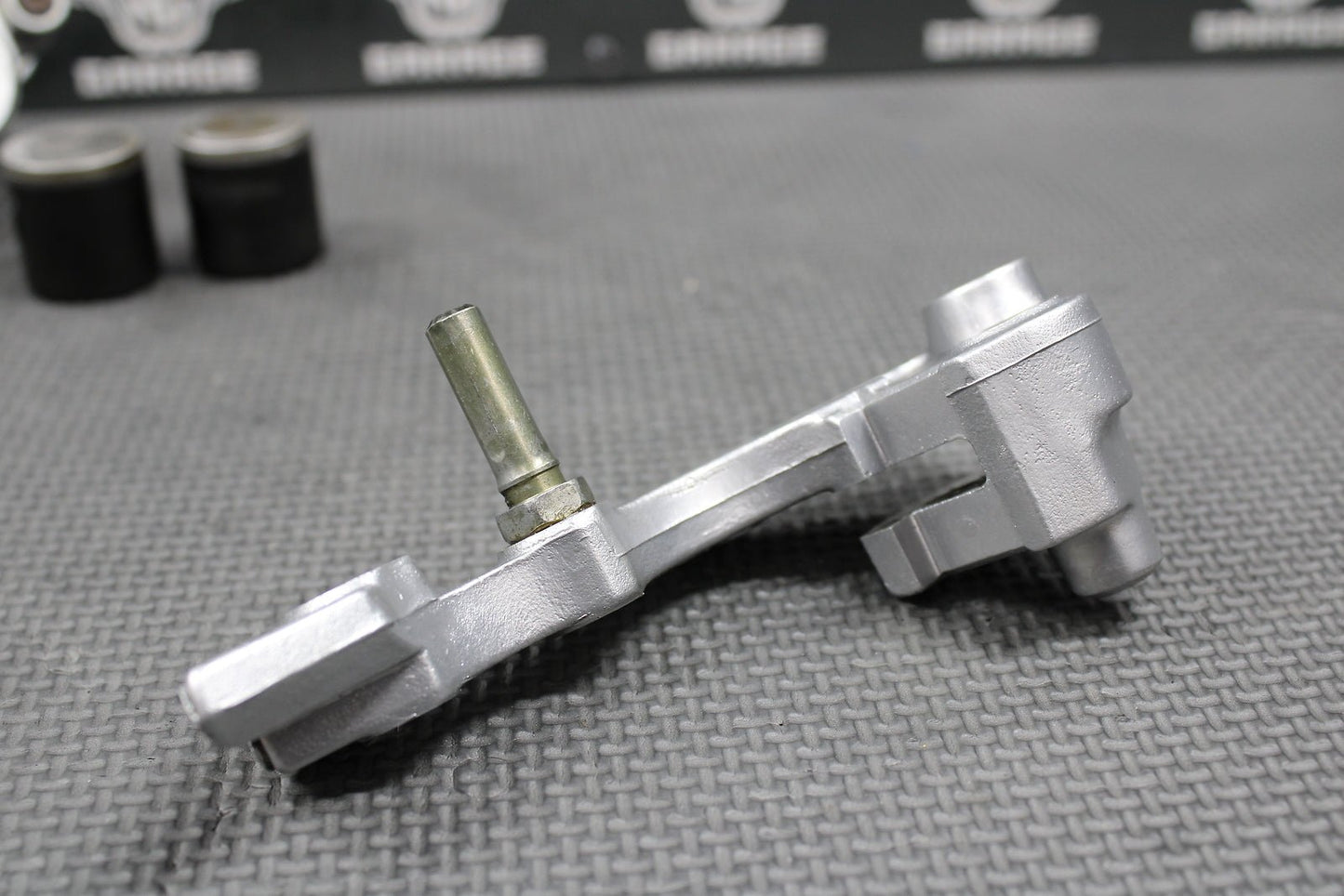 1995 HONDA CR250R OEM NISSIN FRONT BRAKE CALIPER & BRACKET 45150 - MAC - 681 NICE - hggarage