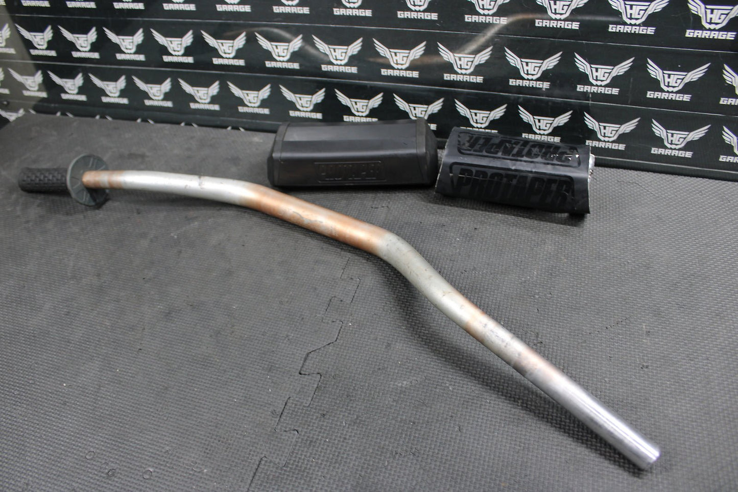 2001 Yamaha YZ426F Renthal 603 Fat Bar Handlebars Bars Grips Black Pro Taper Pad - hggarage