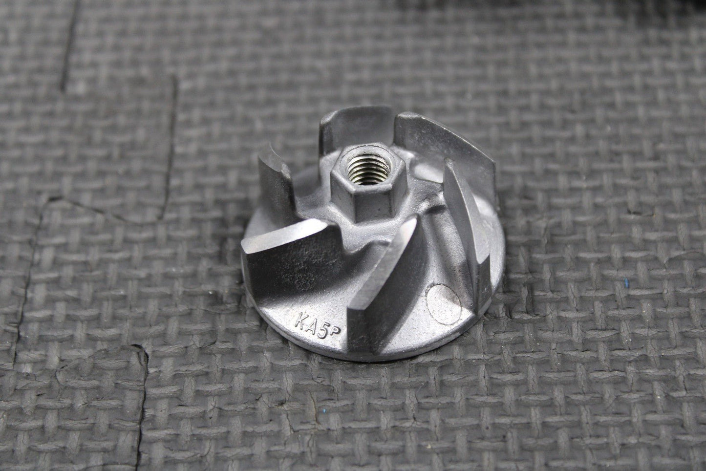 2001 94 - 01 HONDA CR500R OEM WATER PUMP SHAFT IMPELLER W HOUSING 19221 - MAC - 670 - hggarage
