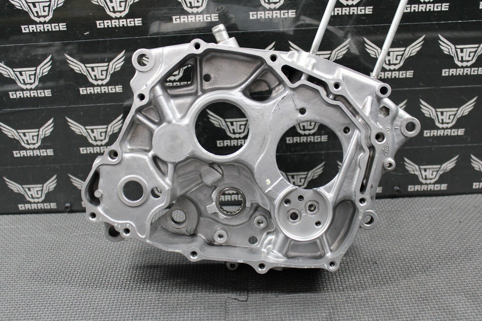 1999 93 - 02 HONDA XR200R OEM RIGHT ENGINE MOTOR CRANKCASE CRANK CASE 11100 - KT0 - 68 - hggarage