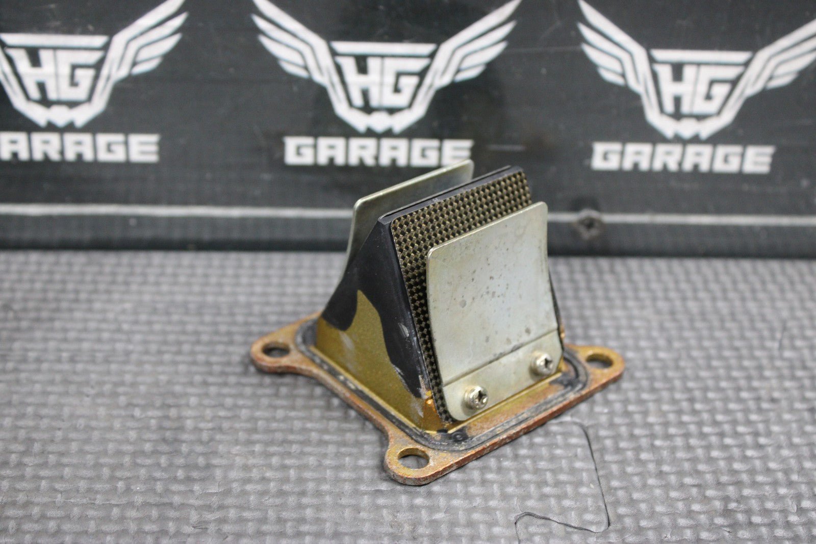 2001 KAWASAKI KX100 OEM INTAKE BOOT REED BLOCK ASSEMBLY CARBURATOR 16065 - 1372 - hggarage
