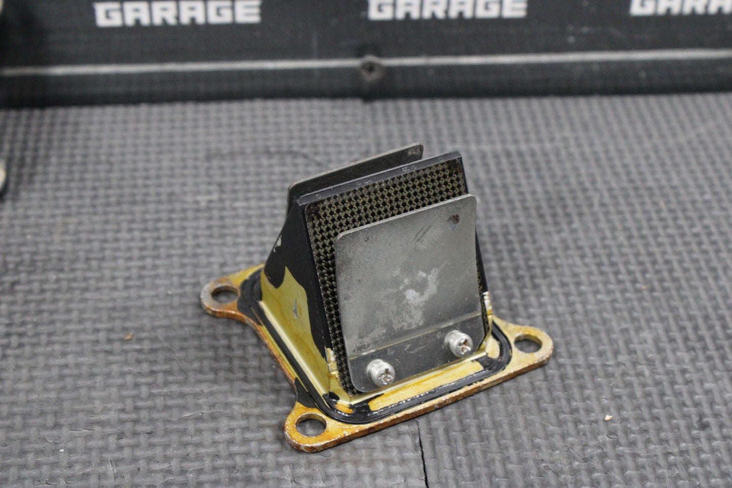 2014 KAWASAKI KX100 KX85 OEM INTAKE REED BLOCK CARBURATOR ASSEMBLY - hggarage