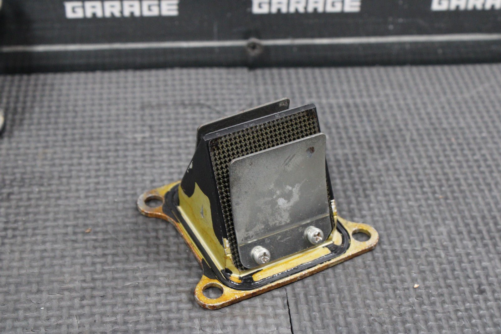 2014 KAWASAKI KX100 KX85 OEM INTAKE REED BLOCK CARBURATOR ASSEMBLY - hggarage