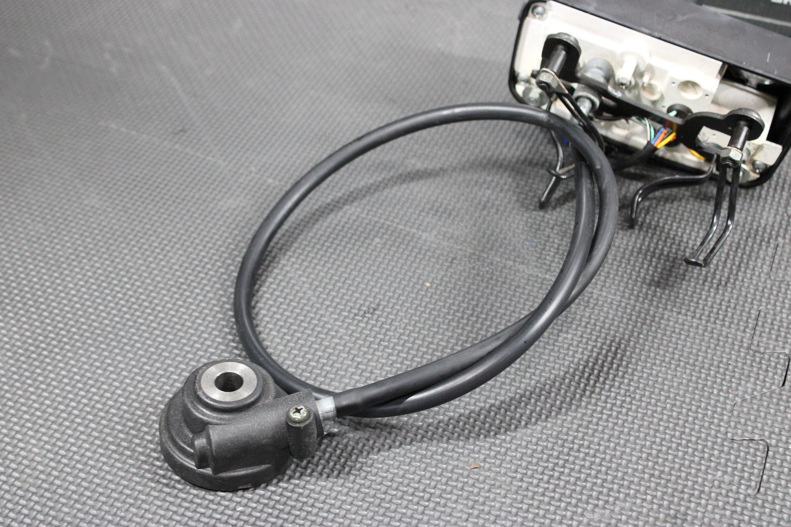 2005 SUZUKI DR200SE SPEED DRIVE GEAR HUB WITH CABLE SPEEDOMETER GAUGE CLUSTER - hggarage