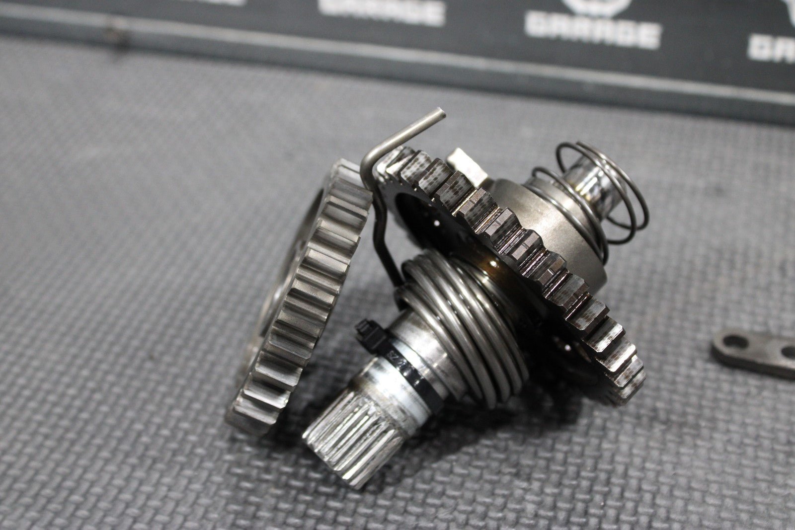 2007 04 - 08 HONDA CRF450R OEM KICKSTART KICK START SHAFT W IDLER GEAR ASSEMBLY - hggarage