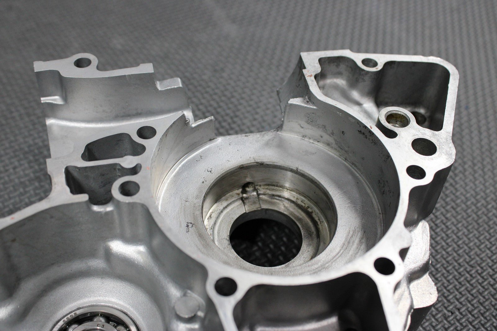 2001 SUZUKI RM80 OEM LEFT ENGINE MOTOR CRANKCASE CRANK CASES BLOCK 11300 - 03812 - hggarage