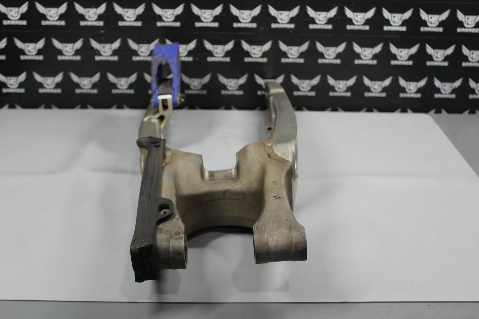 2004 Yamaha YZ450F OEM Swingarm Swing Arm Suspension 5UN - 22110 - 00 - 00 - hggarage