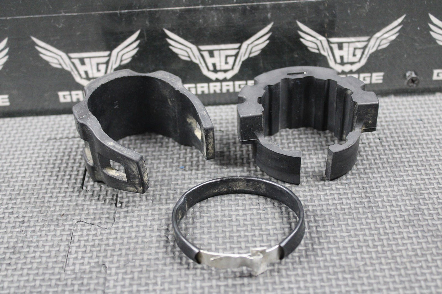 1991 87 - 95 HONDA XR250R OEM FUEL TANK FRAME DAMPER RUBBER MOUNTS 17612 - KT0 - 670 - hggarage