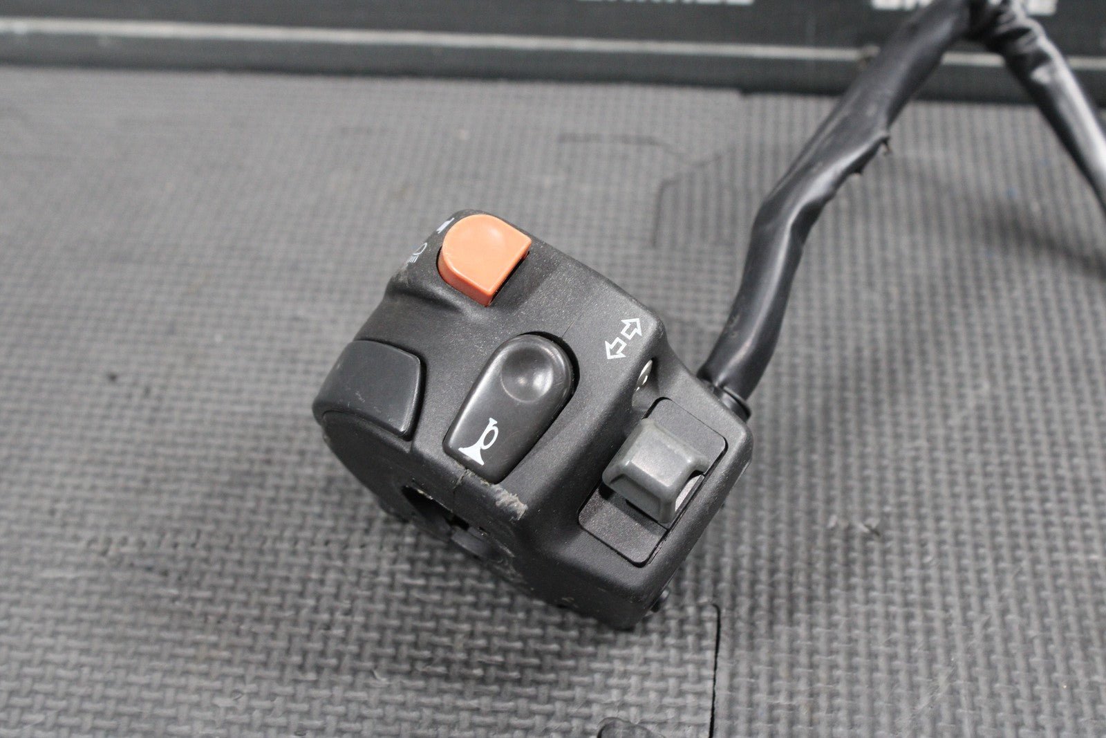 2013 HUSQVARNA TE511 OEM HANDLEBAR MULTI SWITCH HORN HIGH LOW BEAM BUTTON - hggarage