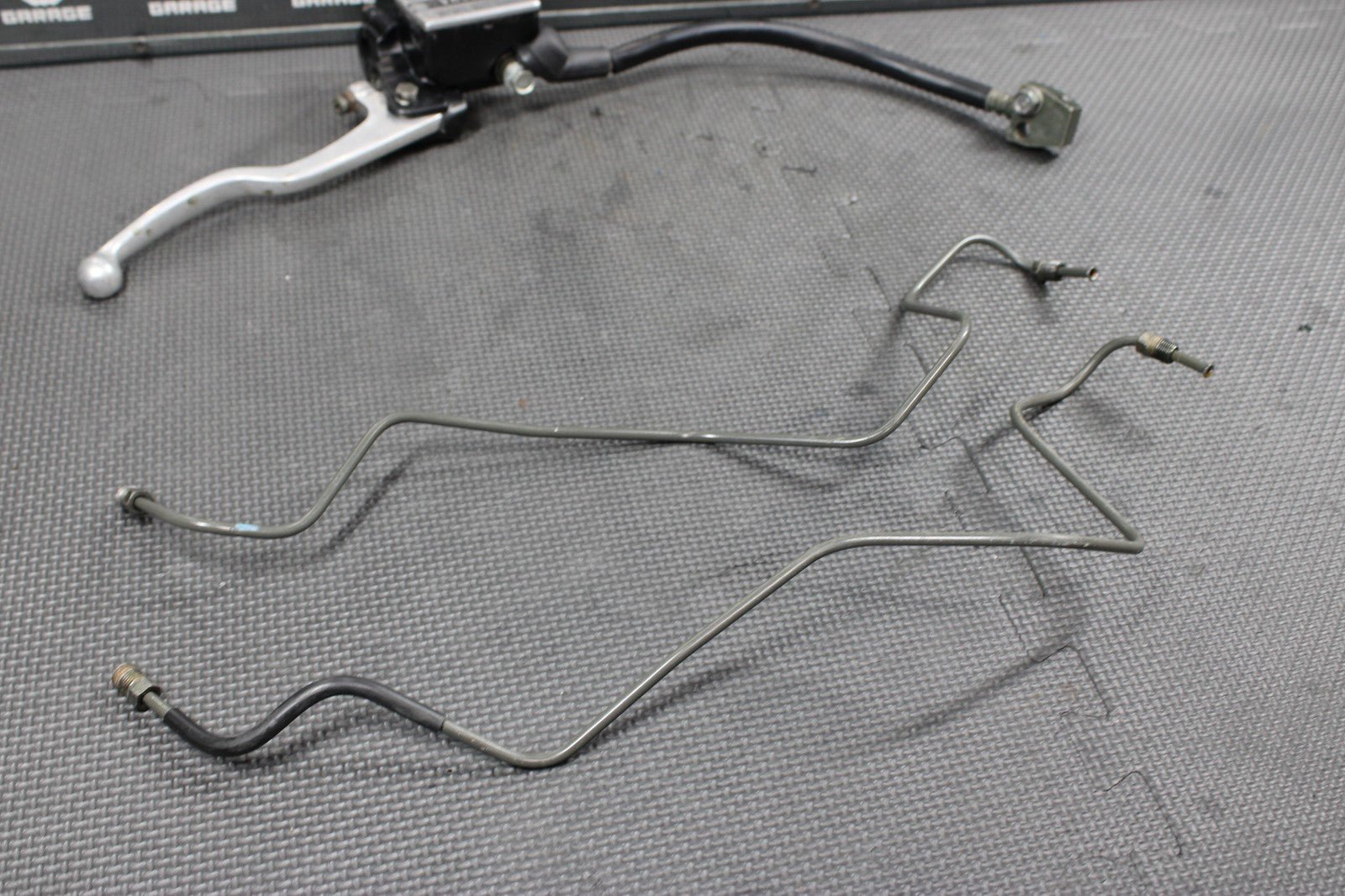 1991 YAMAHA BANSHEE 350 87 - 94 OEM FRONT BRAKE MASTER CYLINDER W HARDLINES GOOD! - hggarage