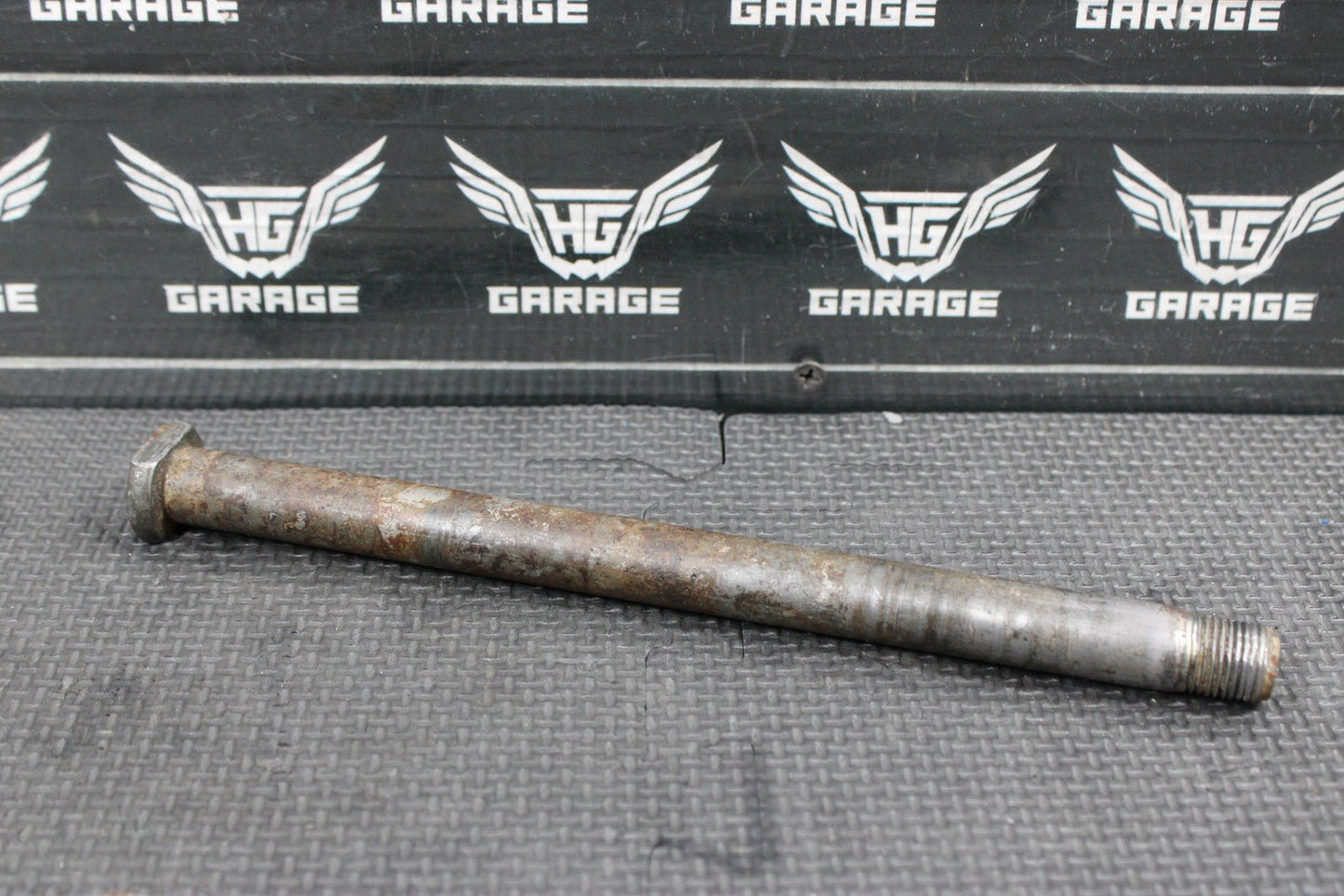 1996 SUZUKI RM250 OEM REAR BACK SWINGARM BOLT SUSPENSION PIVOT AXLE 61211 - 28C00 - hggarage