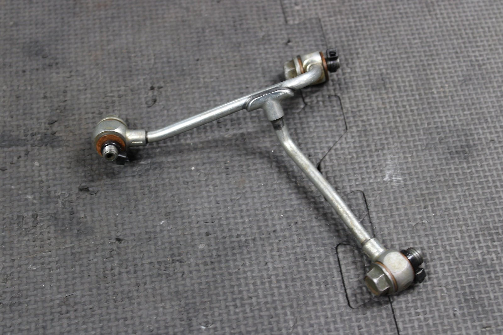2005 Yamaha YZ250F OEM Engine Motor Oil Pump Feed Line Pipe Assembly 5NL - 13161 - 2 - hggarage