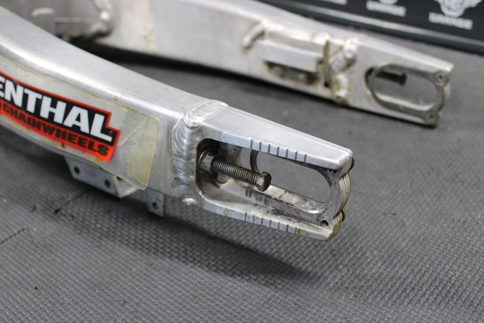2011 KAWASAKI KX250F 09 - 11 KX450F OEM SWINGARM SWING ARM SUSPENSION 33001 - 0 - hggarage