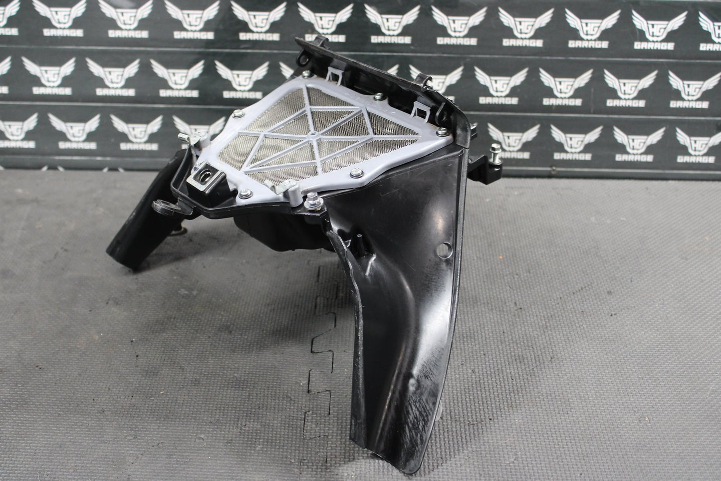 2022 YAMAHA YZ450FX OEM AIRBOX INTAKE AIR CLEANER CASE ASSEMBLY BR9 - 14411 - 01 - 00 - hggarage