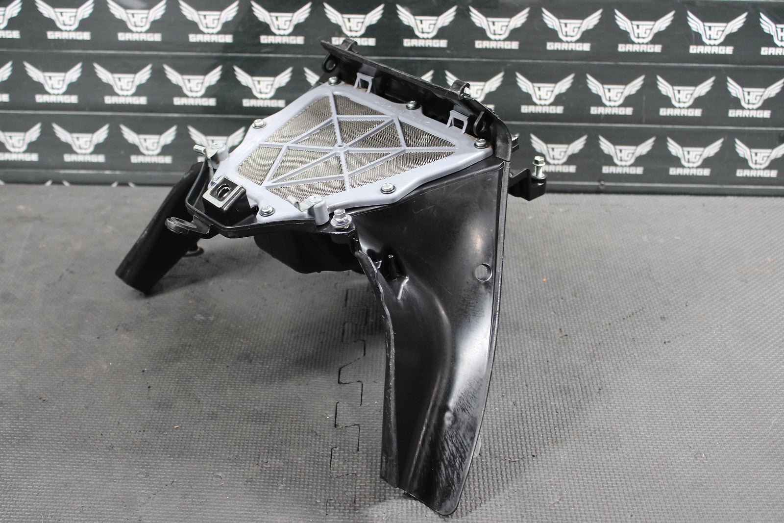 2022 YAMAHA YZ450FX OEM AIRBOX INTAKE AIR CLEANER CASE ASSEMBLY BR9 - 14411 - 01 - 00 - hggarage