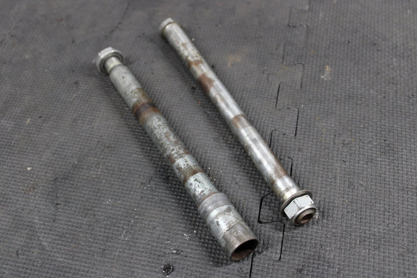 2007 YAMAHA YZ450F OEM FRONT WHEEL RIM AXLE PIVOT BOLT SWINGARM BOLT - hggarage