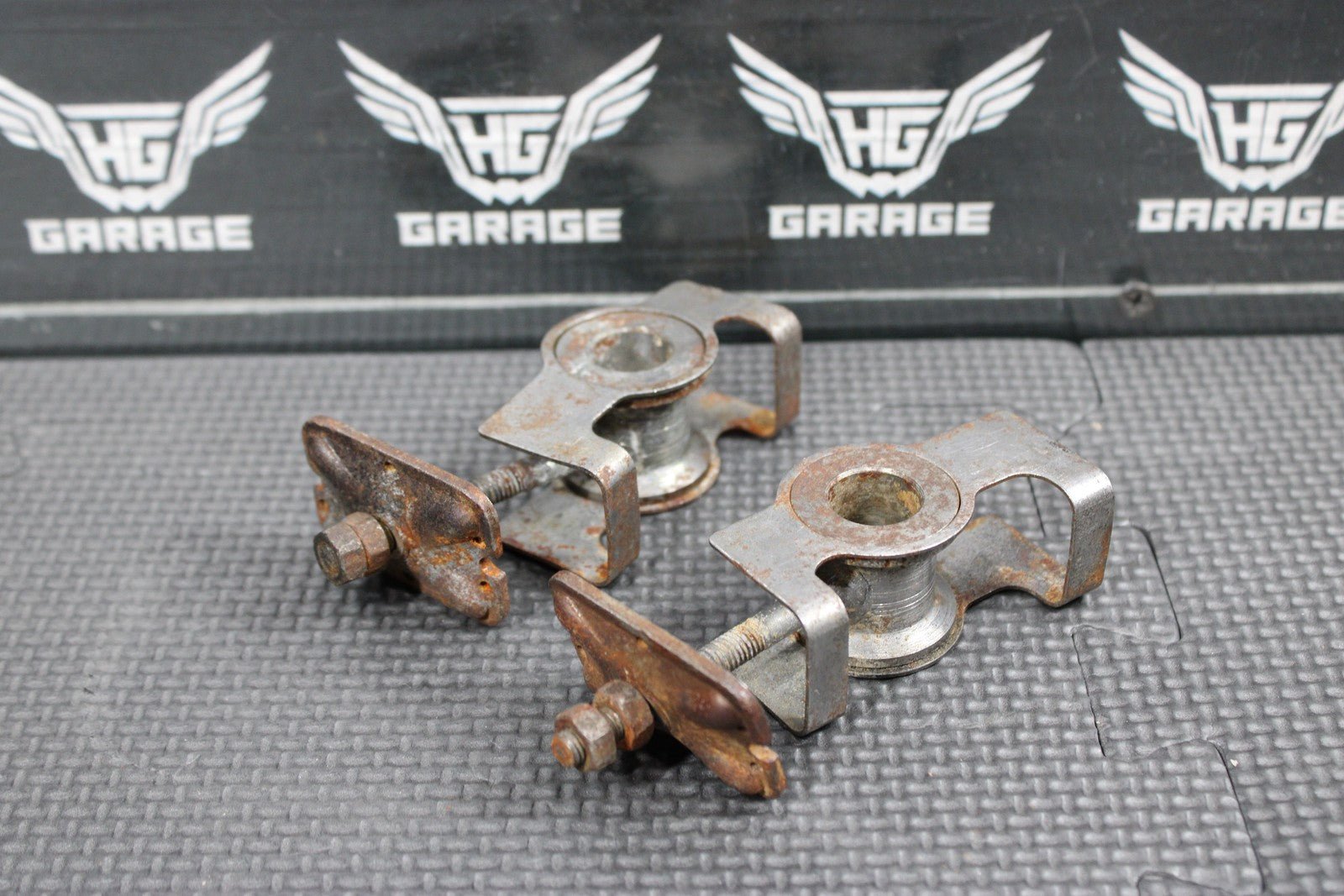 1991 87 - 95 HONDA CR80R OEM SWINGARM CHAIN TENSIONER ADJUSTMENT BRACKETS - hggarage