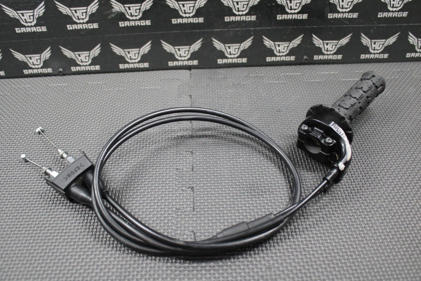 2019 2020 SUZUKI RMZ250 18 - 20 RMZ450 OEM THROTTLE GRIP HOUSING CASE W/ CABLES - hggarage