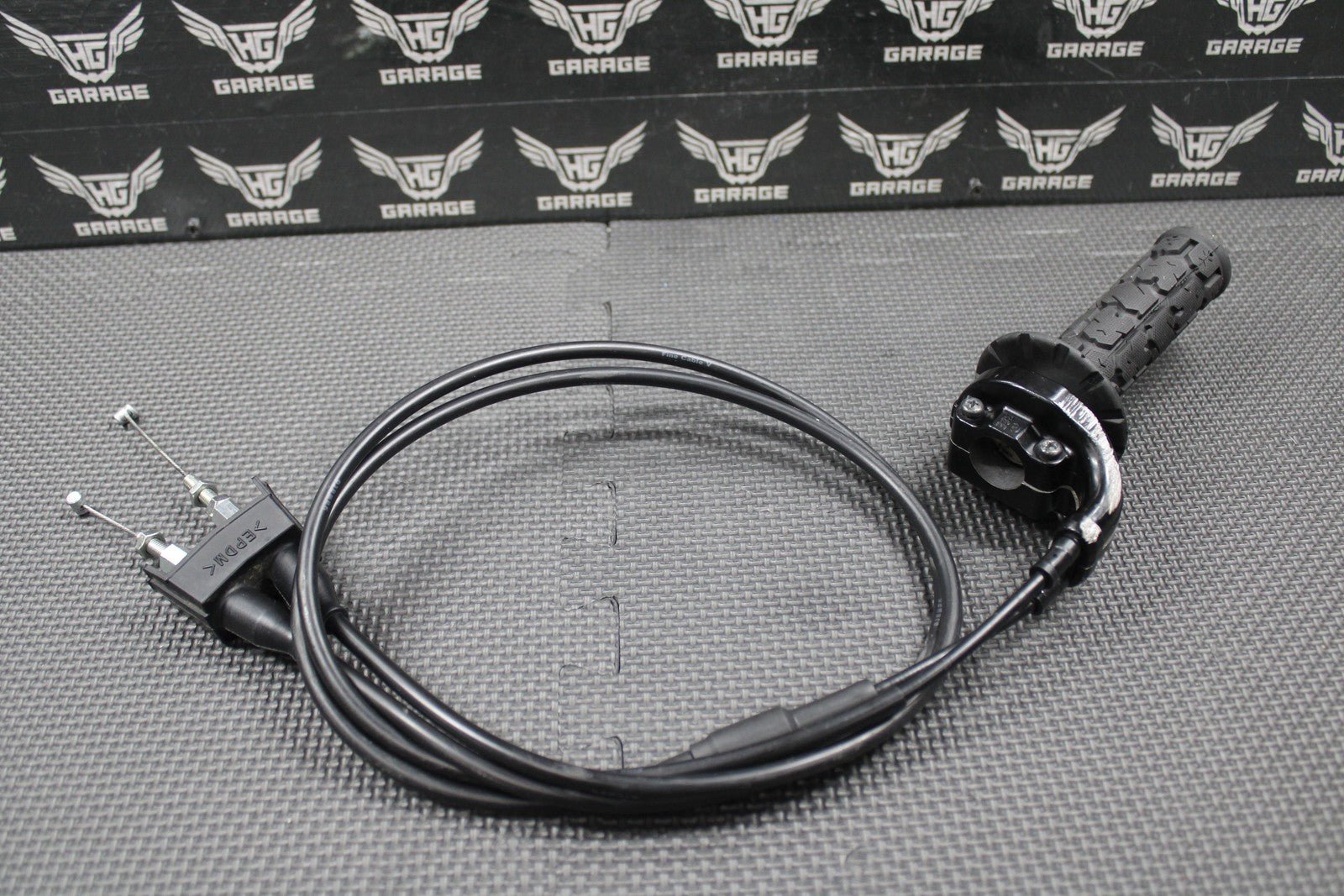 2019 2020 SUZUKI RMZ250 18 - 20 RMZ450 OEM THROTTLE GRIP HOUSING CASE W/ CABLES - hggarage