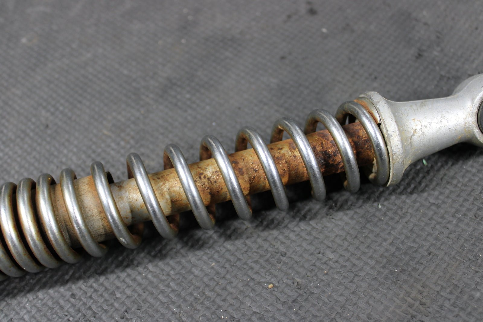 1976 HONDA Z50A OEM REAR BACK SHOCK ABSORBER SUSPENSION 52400 - 120 - 000 - hggarage