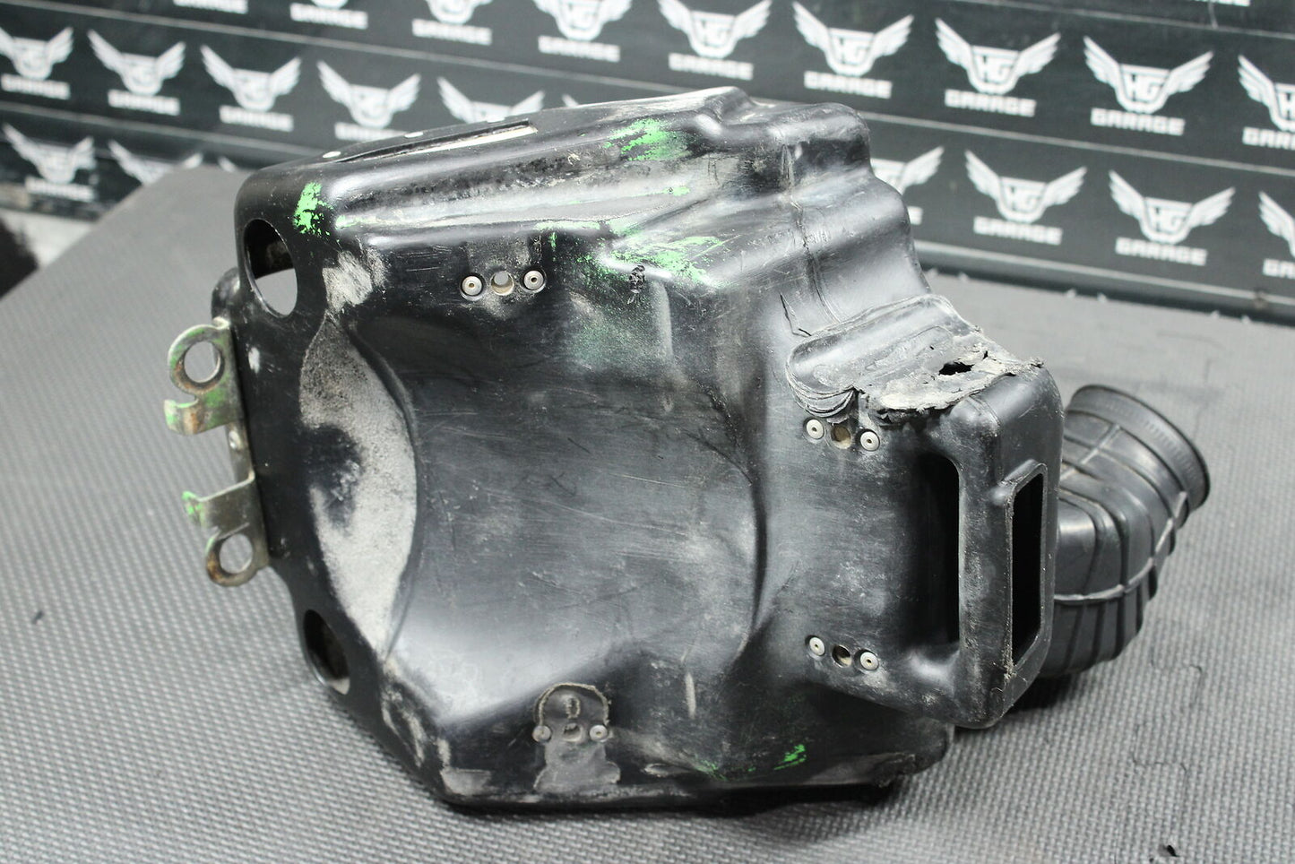 1992 KAWASAKI KX250 OEM AIRBOX INTAKE AIR CLEANER CASE 11011-1370