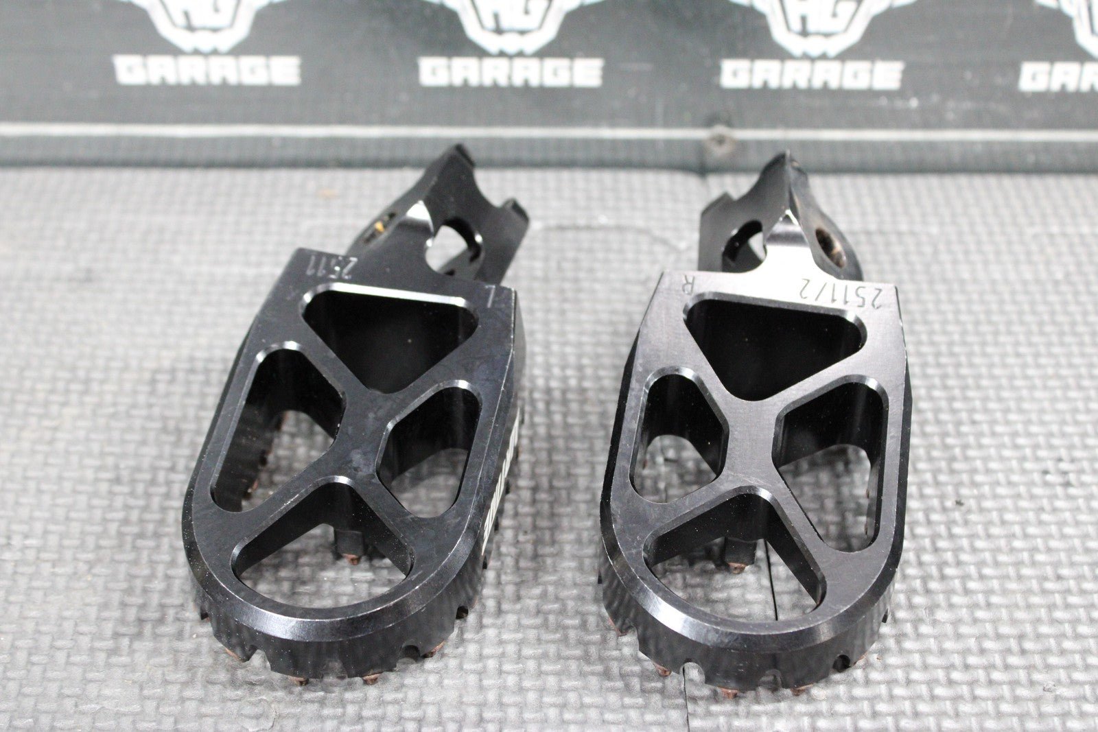 2007 HONDA CRF450R AIR TIME BILLET FOOT PEGS PEDALS FRAME STAND FOOTPEG BLACK - hggarage