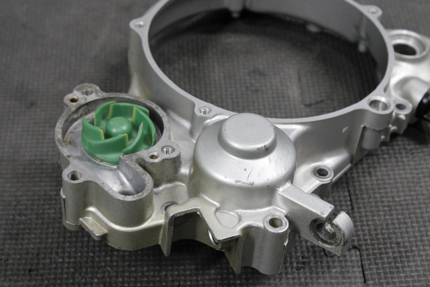 1992 YAMAHA YZ125 OEM ENGINE MOTOR INNER CLUTCH COVER 3JD - 15431 - 00 - 00 - hggarage