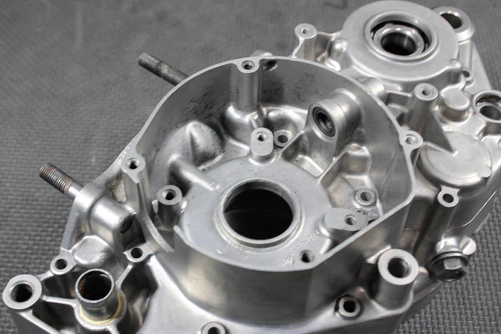 1996 SUZUKI RM250 OEM LEFT RIGHT ENGINE CRANKCASE CRANK CASES BLOCK READ DESC! - hggarage