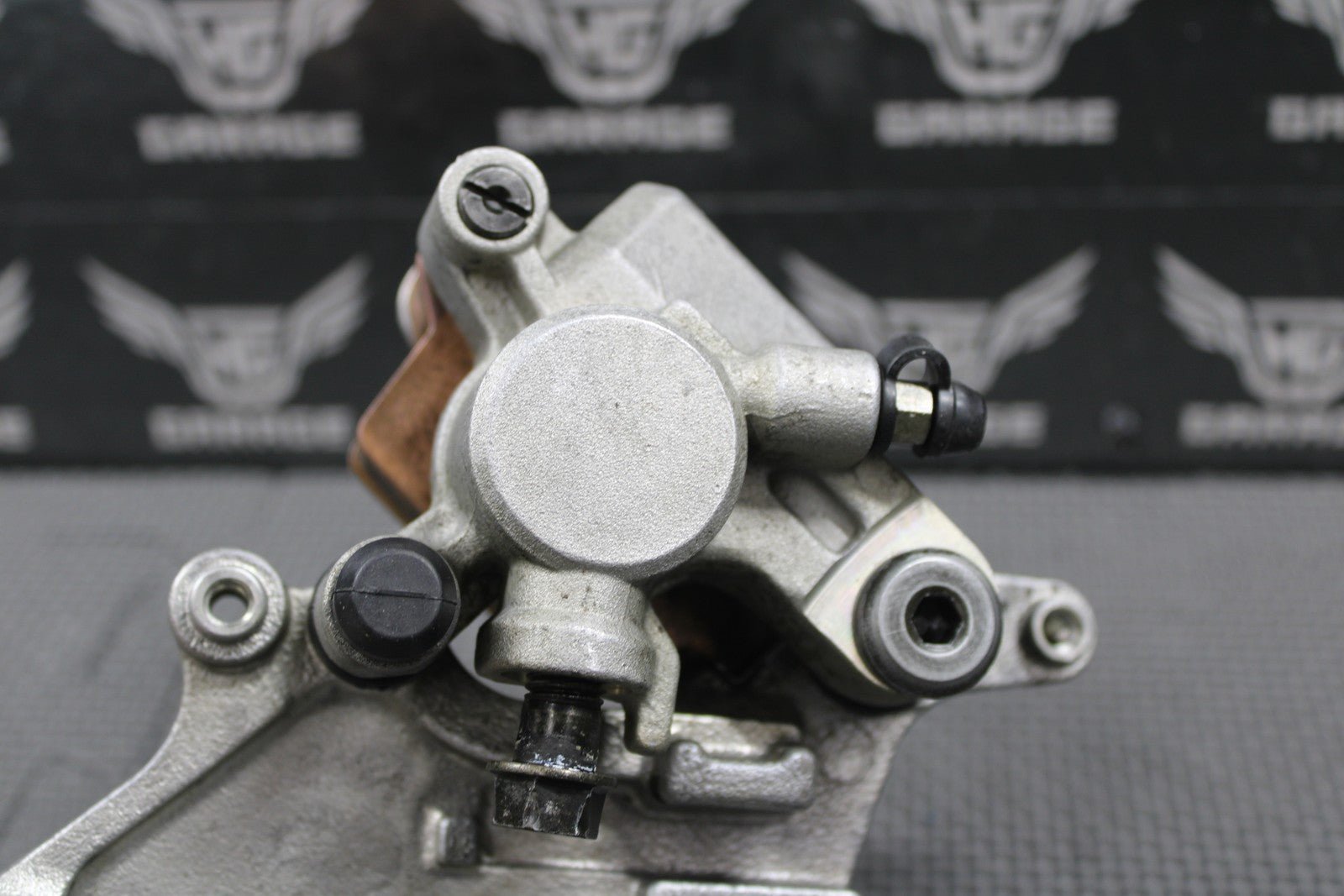 1997 HONDA 97 - 99 CR250R OEM NISSIN REAR BACK BRAKE CALIPER 43150 - KZ3 - B01 NICE! - hggarage