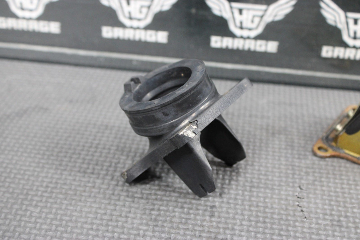 2001 KAWASAKI KX100 OEM INTAKE BOOT REED BLOCK ASSEMBLY CARBURATOR 16065 - 1372 - hggarage