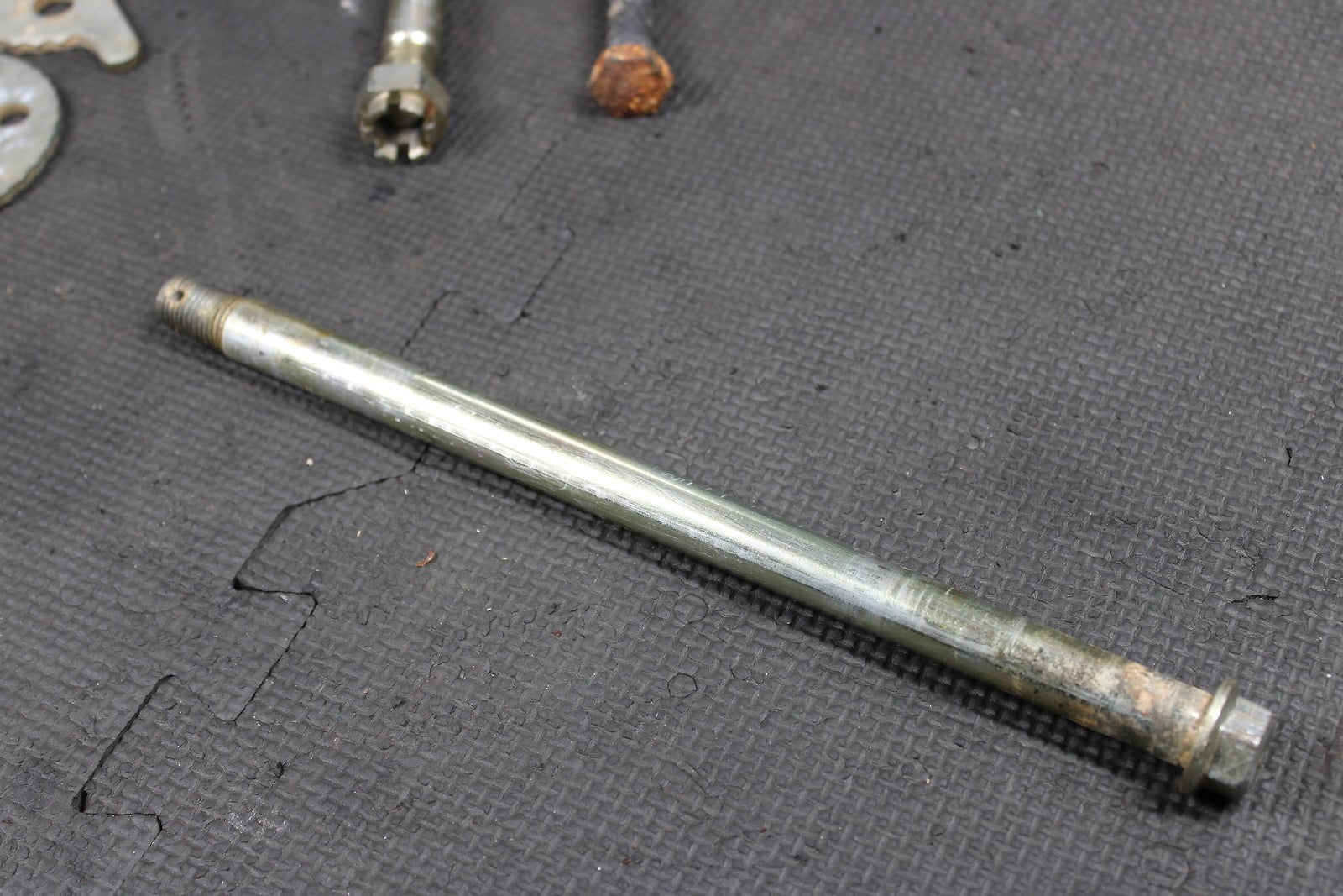 1991 YAMAHA RT180 OEM 90 - 93 FRONT REAR AXLE BACK WHEEL RIM SWINGARM PIVOT BOLT A - hggarage
