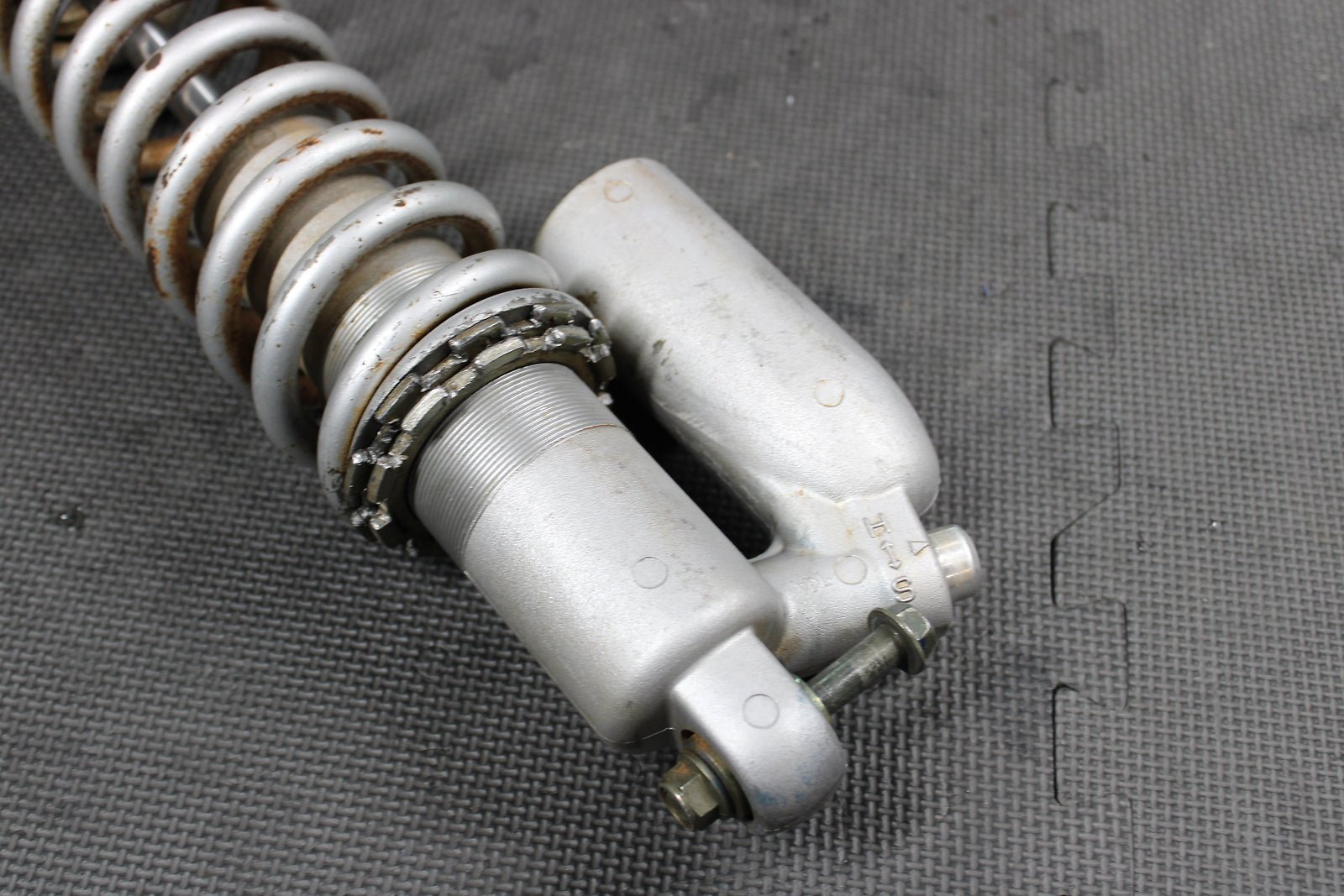 1998 YAMAHA YZ400F OEM REAR BACK SHOCK ABSORBER SUSPENSION - hggarage