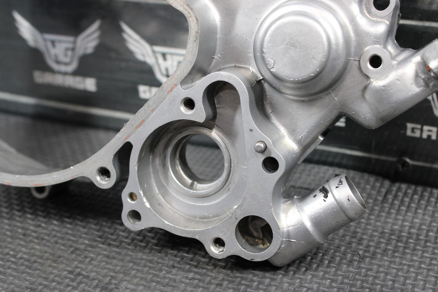 1998 HONDA CR125R 97 - 98 OEM RIGHT SIDE ENGINE INNER CLUTCH COVER 11340 - KZ4 - B00 - hggarage